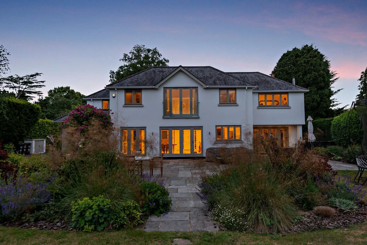 The Avenue, Chobham, GU24, photo 33