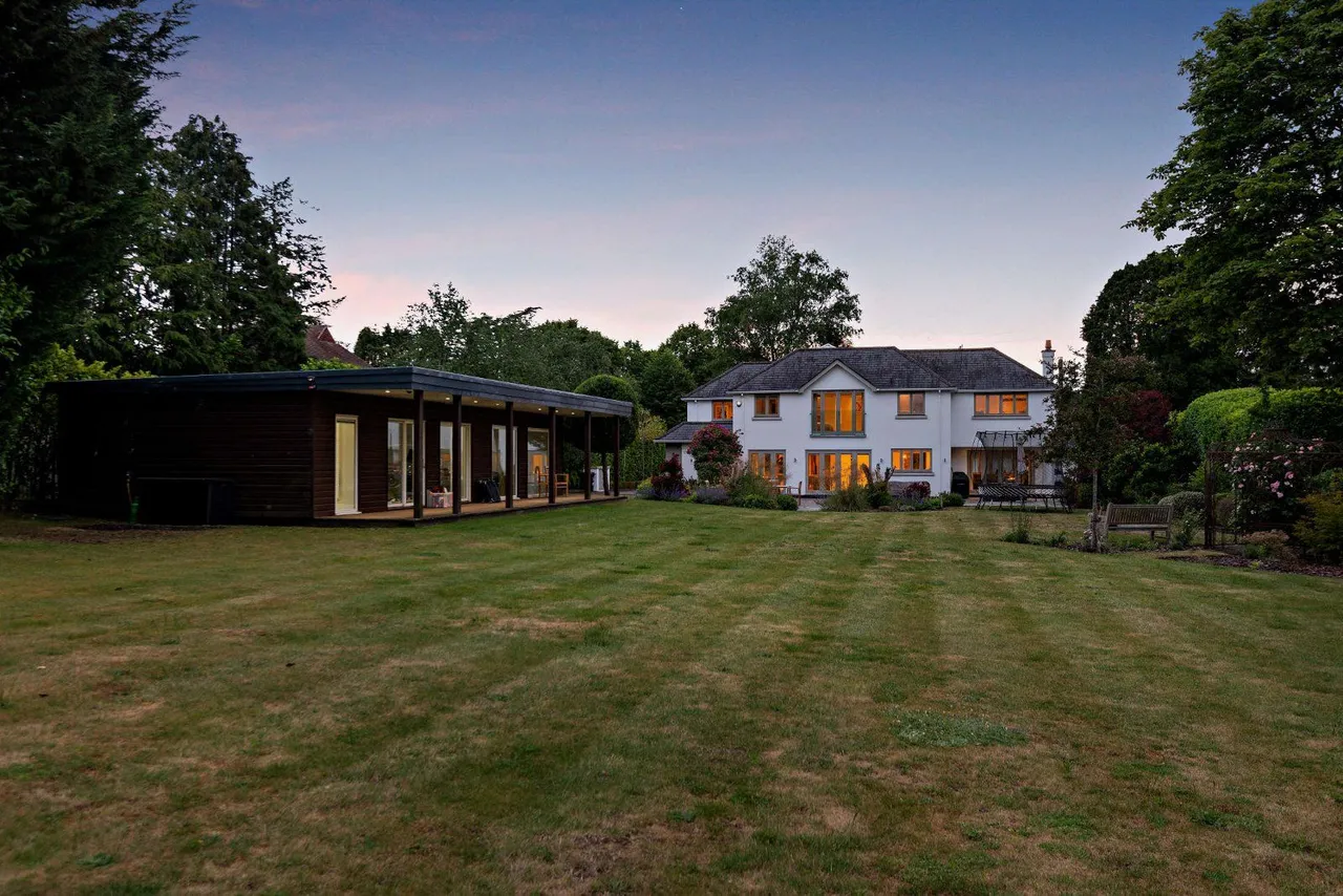 The Avenue, Chobham, GU24, photo 32