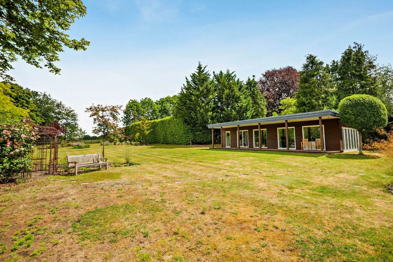 The Avenue, Chobham, GU24, photo 24