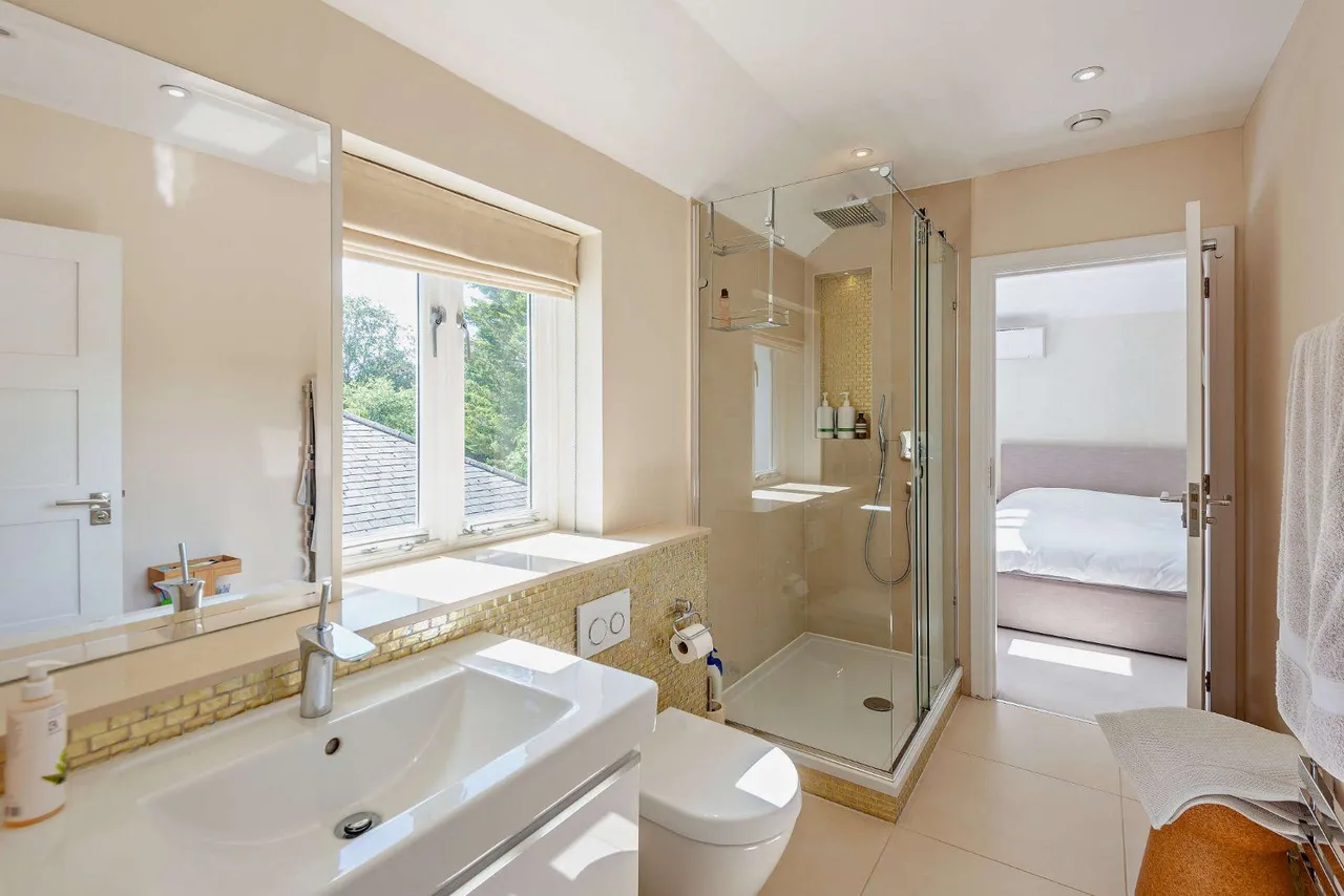 The Avenue, Chobham, GU24, photo 17