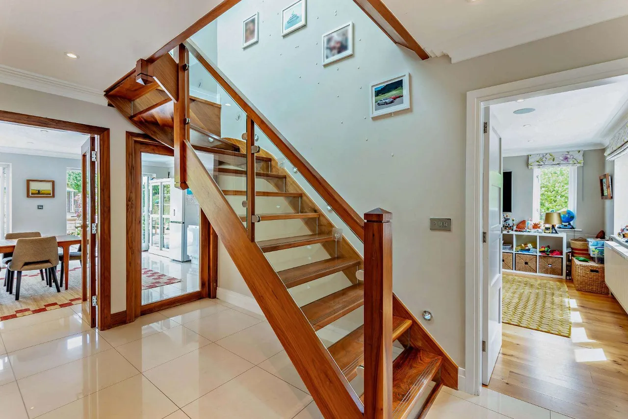 The Avenue, Chobham, GU24, photo 8