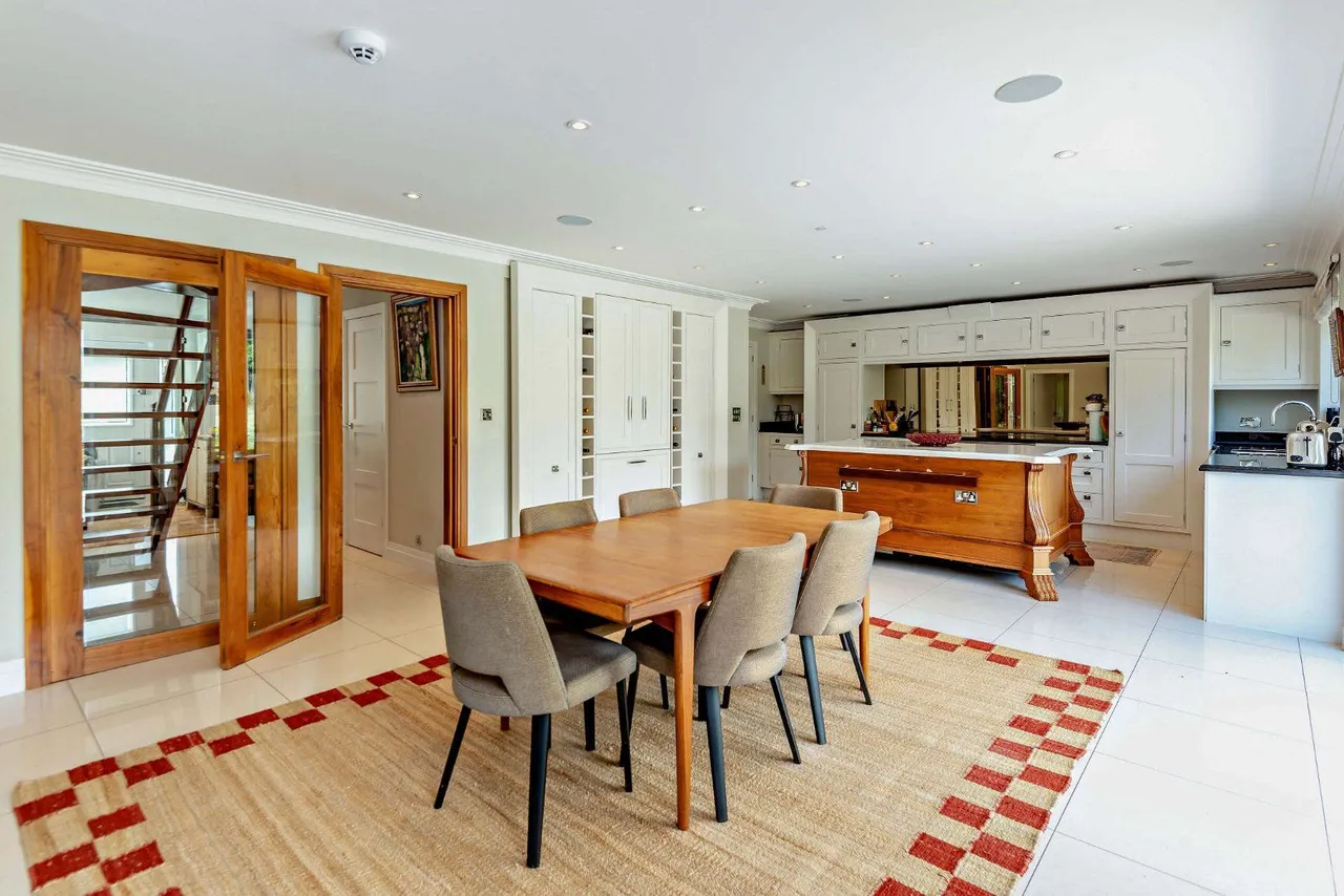 The Avenue, Chobham, GU24, photo 5