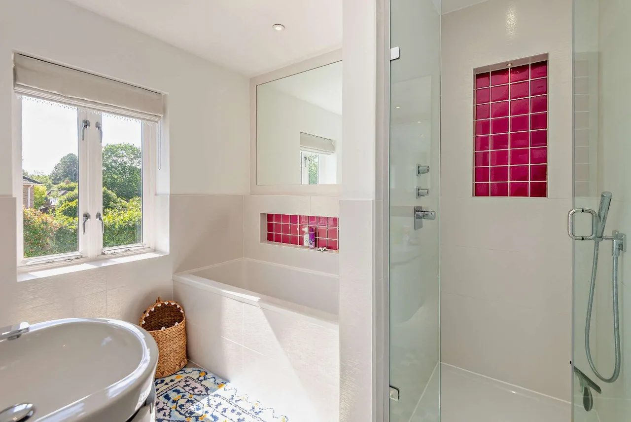 The Avenue, Chobham, GU24, photo 15