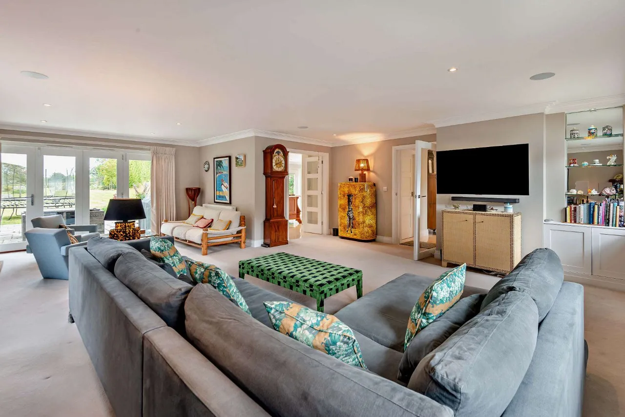 The Avenue, Chobham, GU24, photo 6
