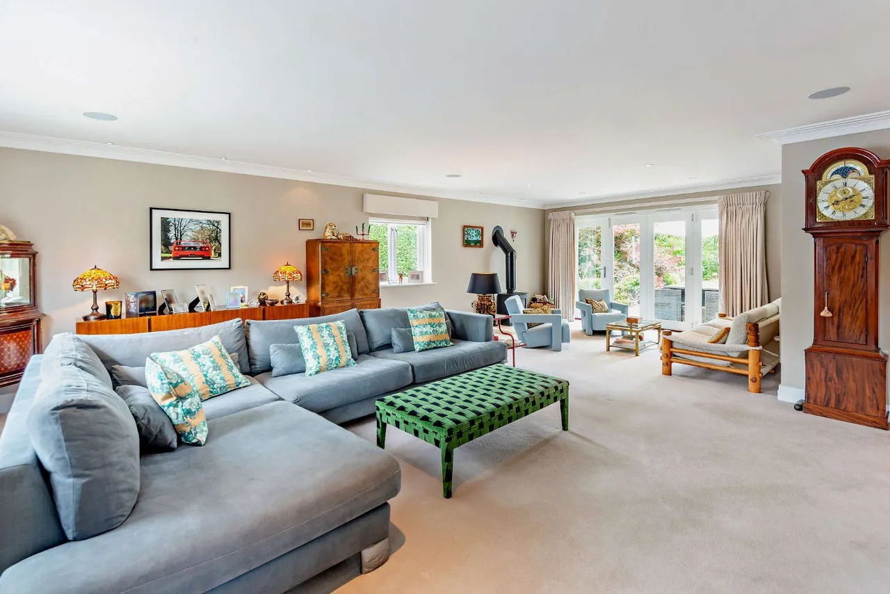 The Avenue, Chobham, GU24, photo 2