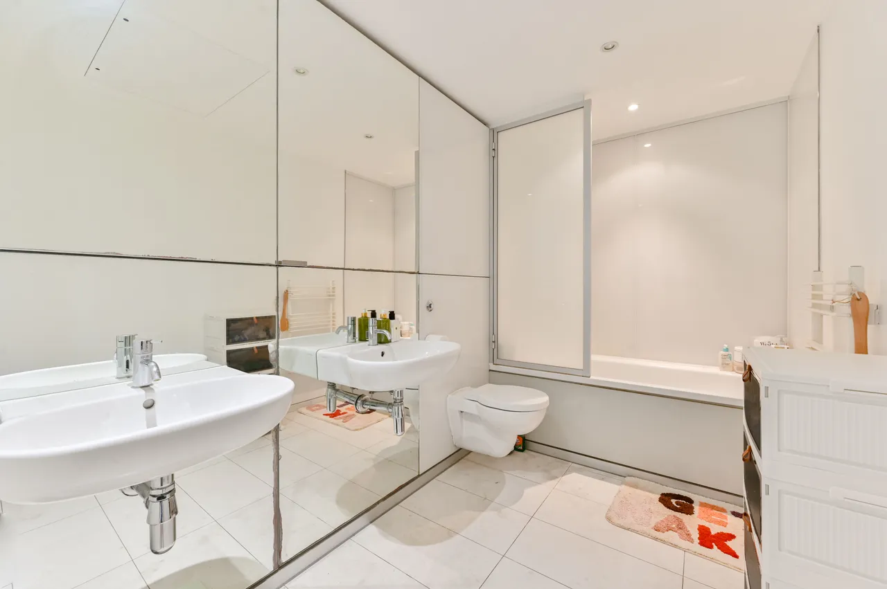 D42 Albion Riverside Building, 8 Hester Road, London, photo 9