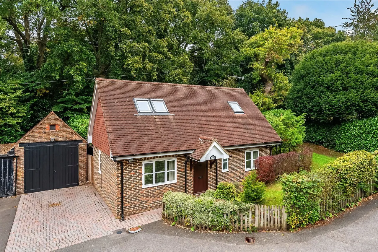 2 bed property for sale, Stoneswood Road, Oxted, RH8