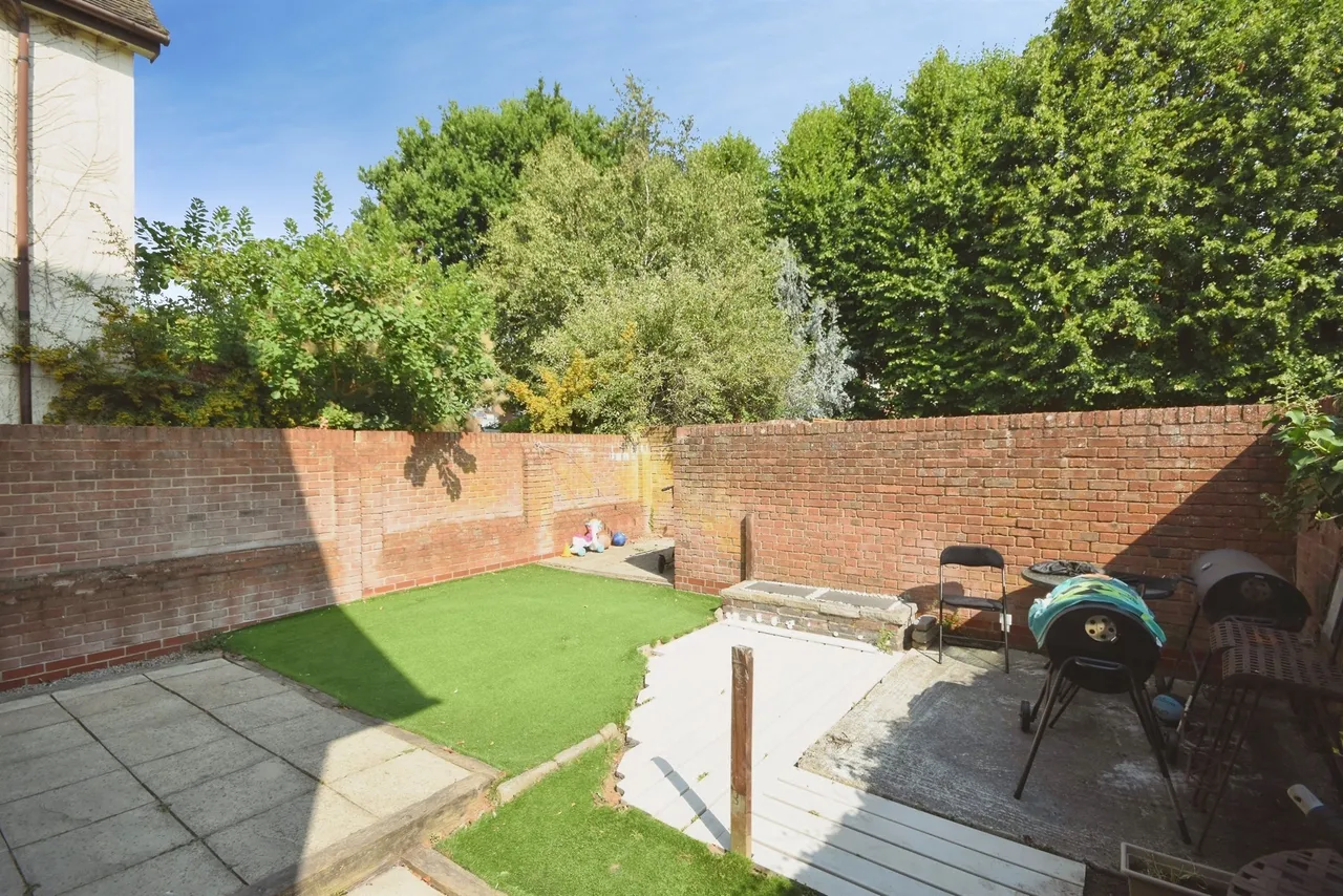 Cedar Avenue West, Chelmsford, CM1, photo 16