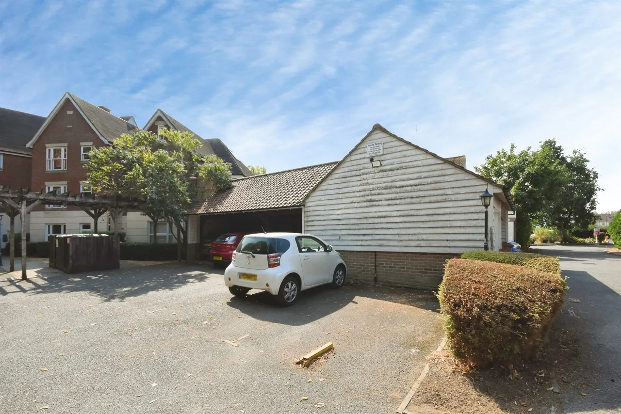 Cedar Avenue West, Chelmsford, CM1, photo 17