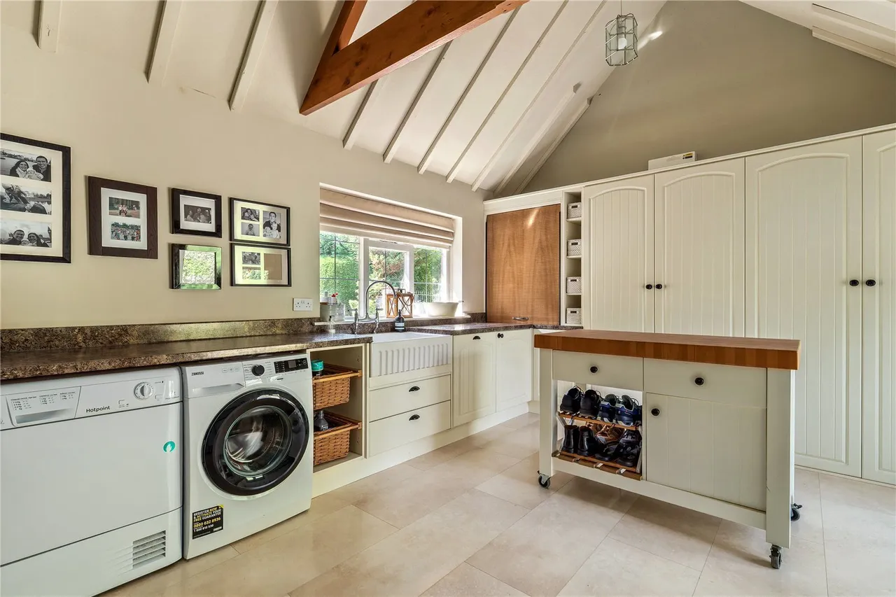 Hollin Lane, Styal, SK9, photo 11