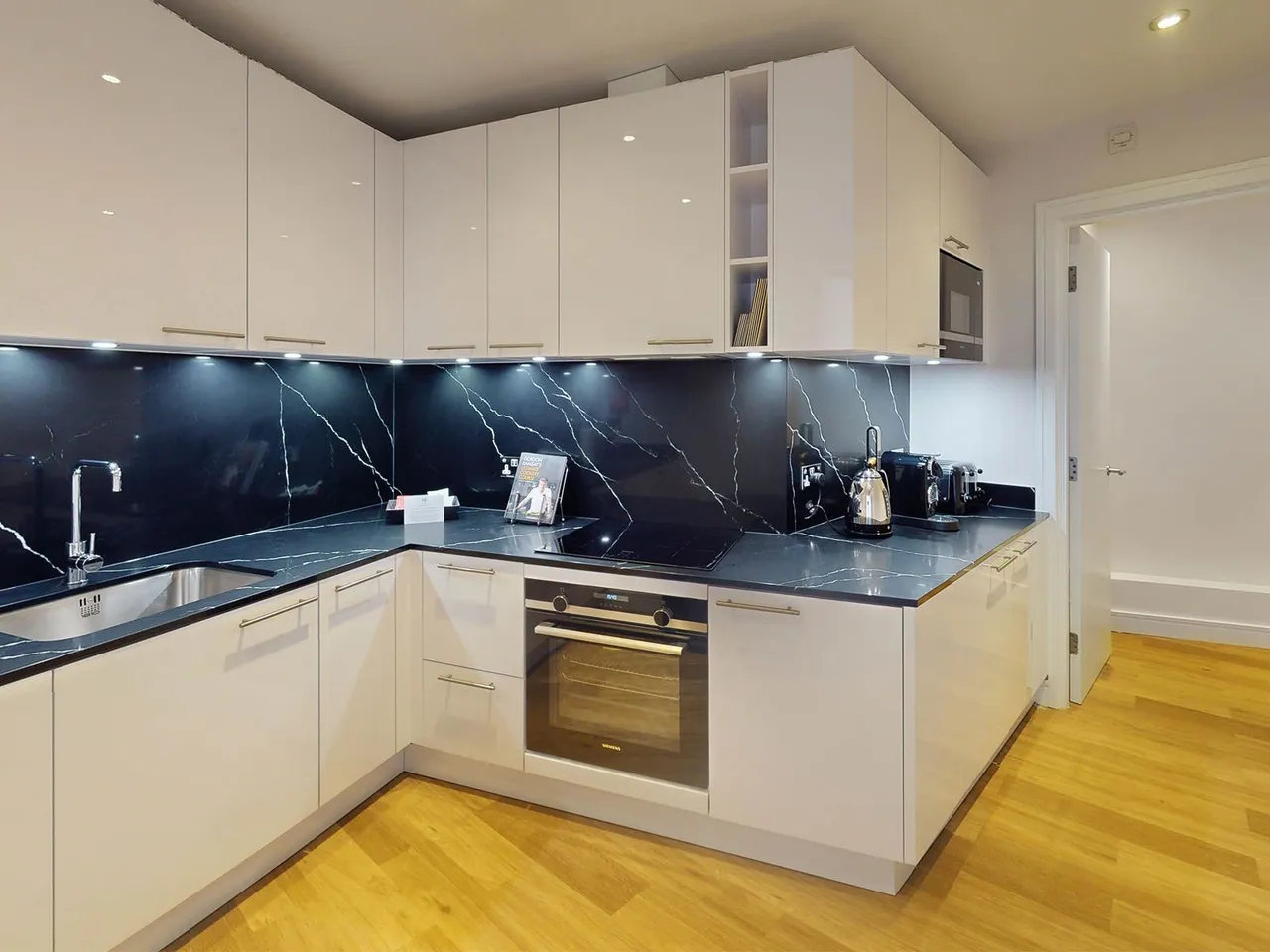 2K Gloucester Park Apartments, Ashburn Place, London, photo 2