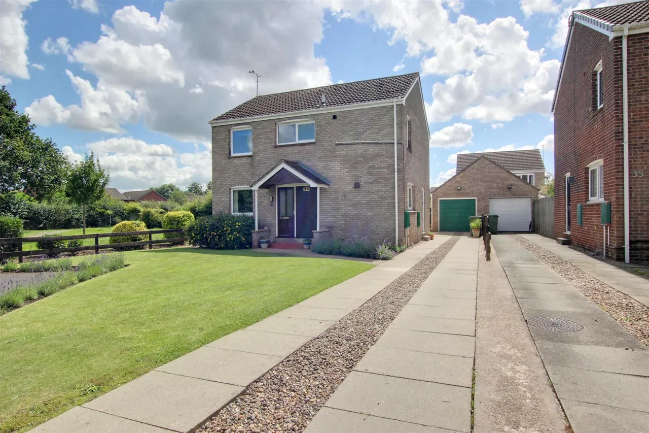 4 bed house for sale — Tardrew Close, Beverley