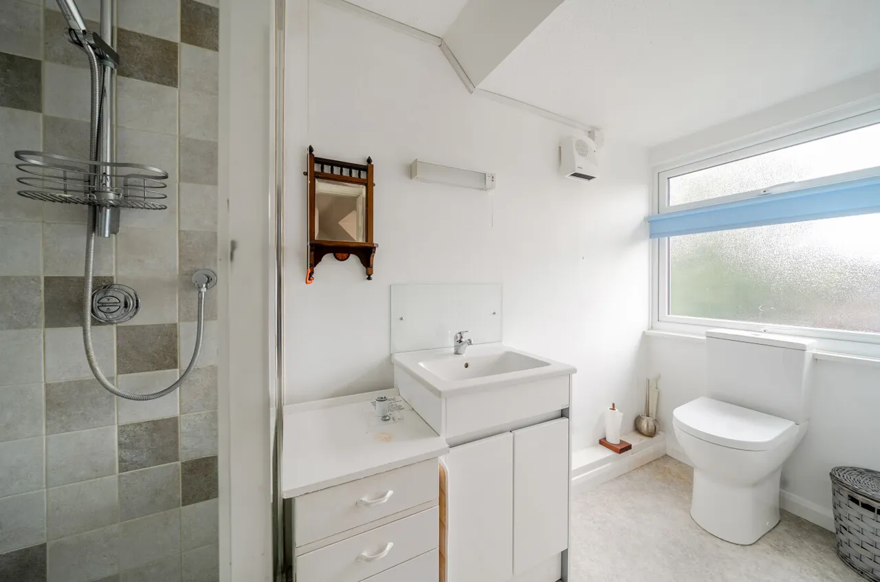 Market Square, Alton, GU34, photo 11