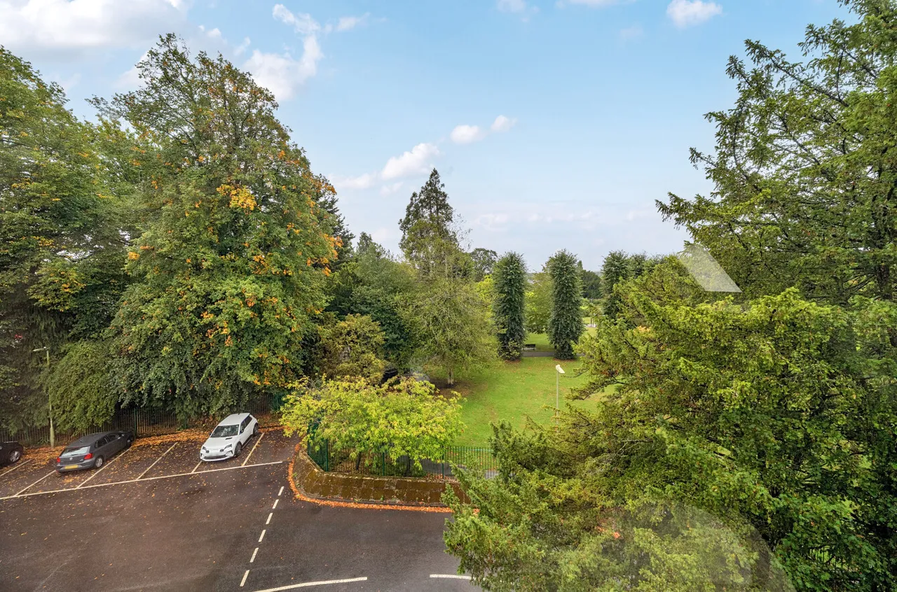 Market Square, Alton, GU34, photo 8