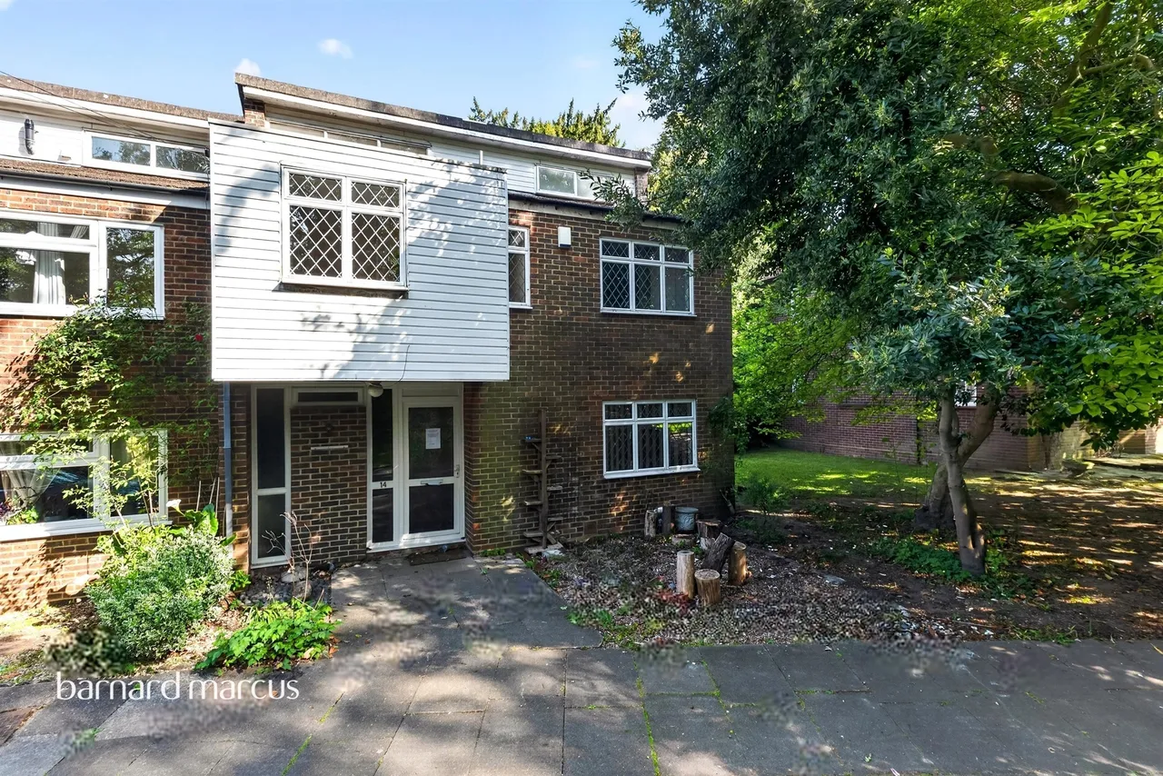 4 bed house for sale — Castle Way, Feltham