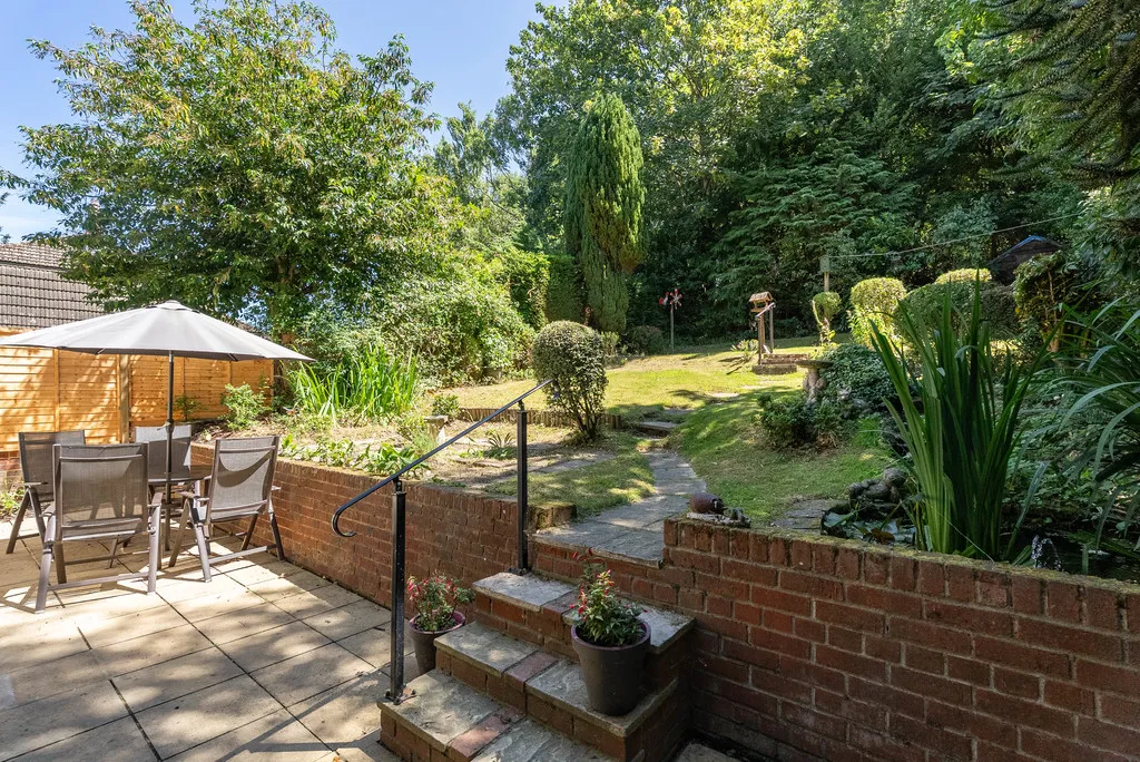 Springfield Road, Westcott, RH4, photo 3
