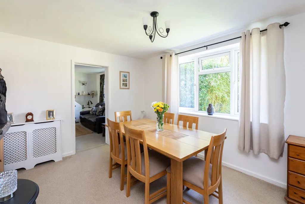 Springfield Road, Westcott, RH4, photo 5