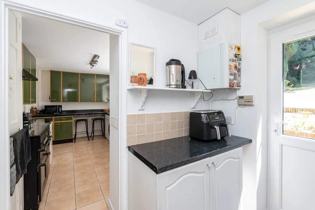 Springfield Road, Westcott, RH4, photo 6