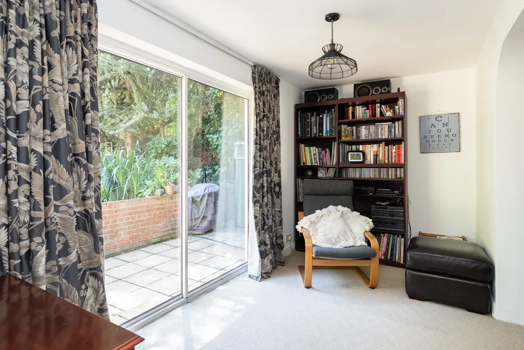 Springfield Road, Westcott, RH4, photo 8