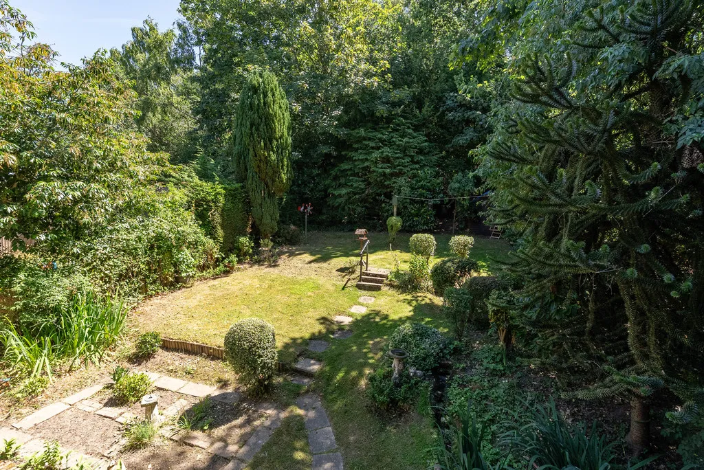 Springfield Road, Westcott, RH4, photo 15