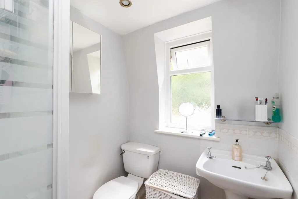 Springfield Road, Westcott, RH4, photo 10
