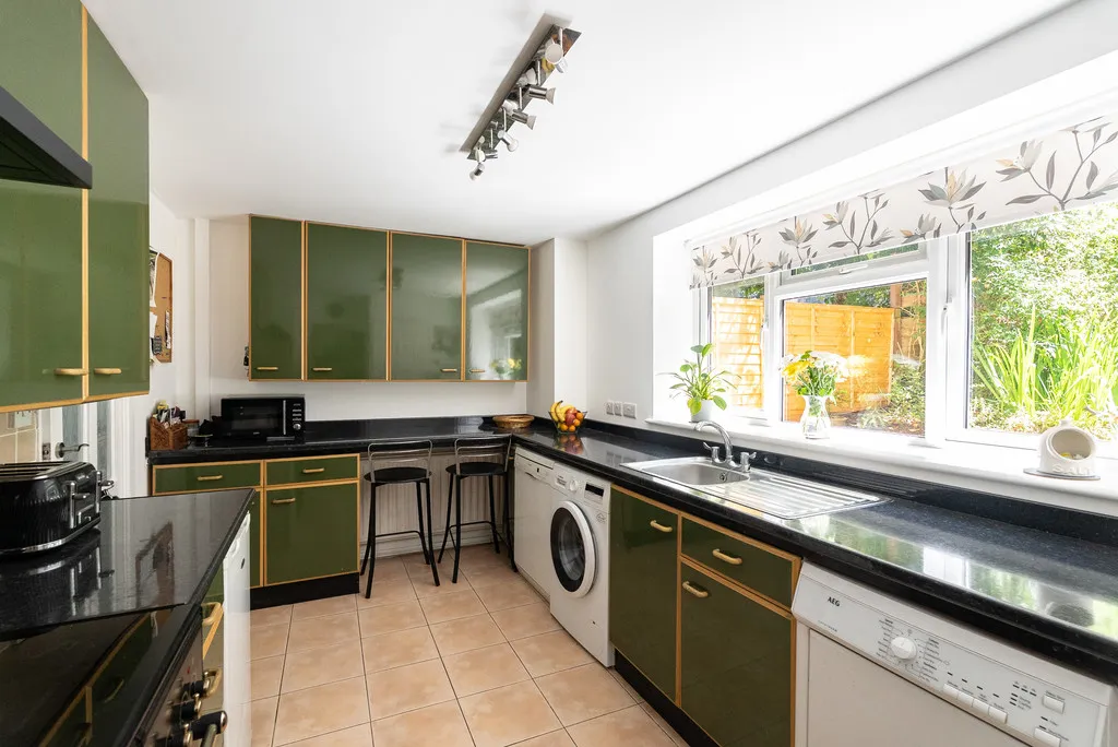Springfield Road, Westcott, RH4, photo 4