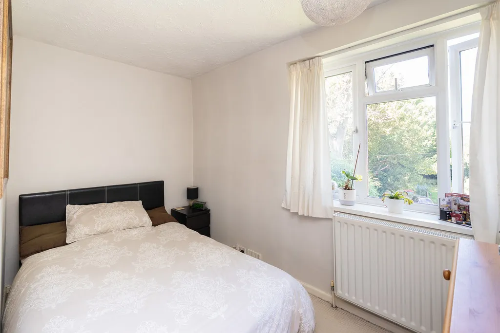 Springfield Road, Westcott, RH4, photo 13