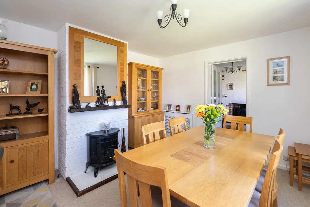 Springfield Road, Westcott, RH4, photo 16
