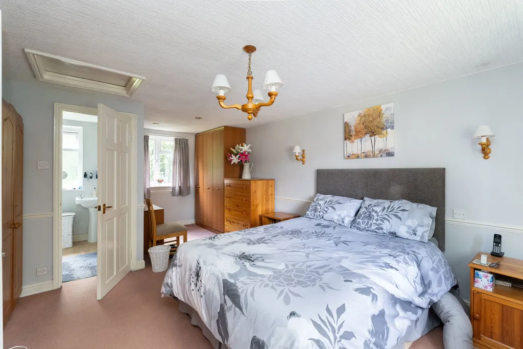 Springfield Road, Westcott, RH4, photo 9
