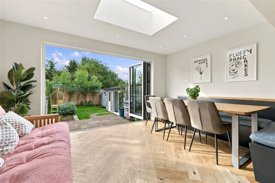 with 3 bedrooms in Bishop's Stortford, CM23, photo 3