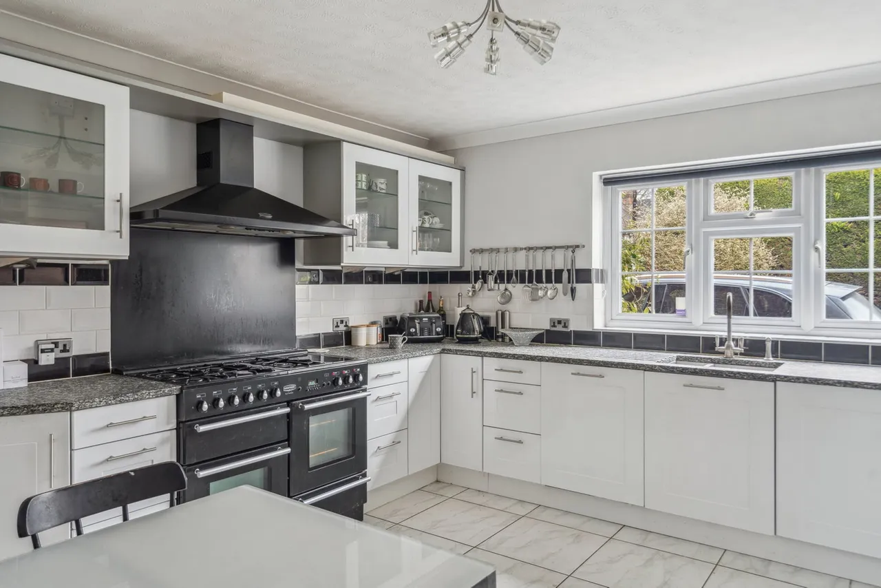 Rickmansworth Lane, Chalfont St Peter, SL9, photo 11