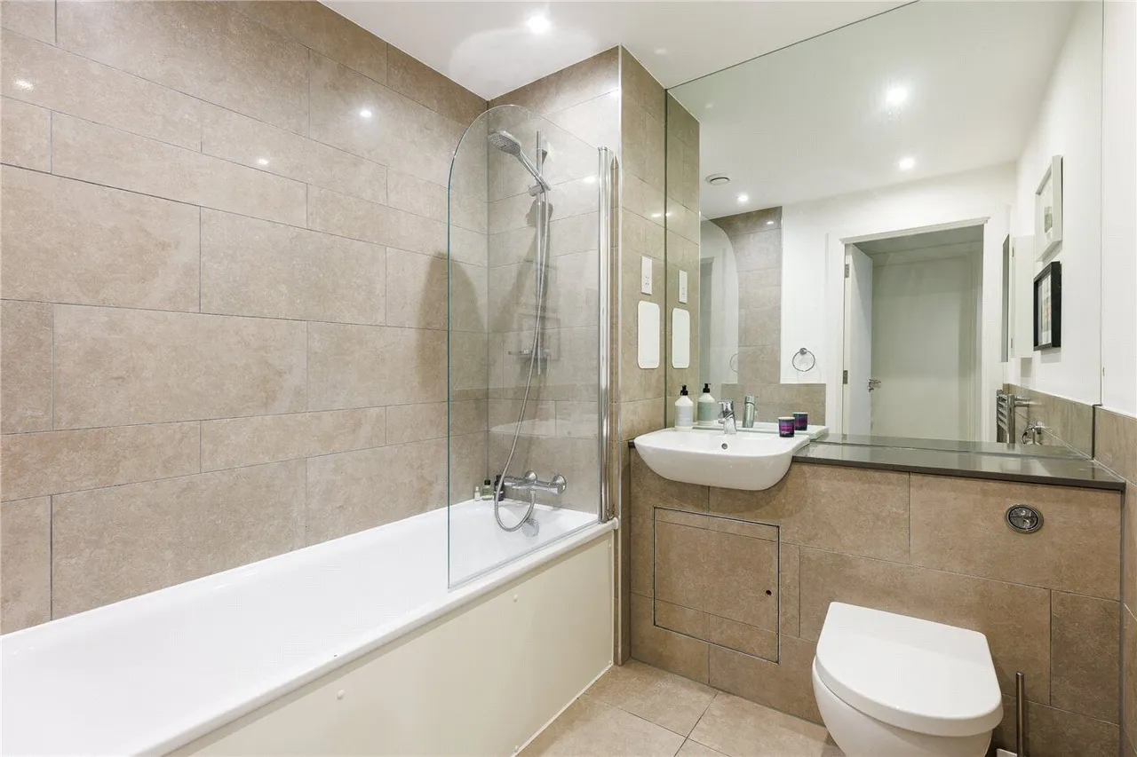 Roehampton Lane, London, SW15, photo 4