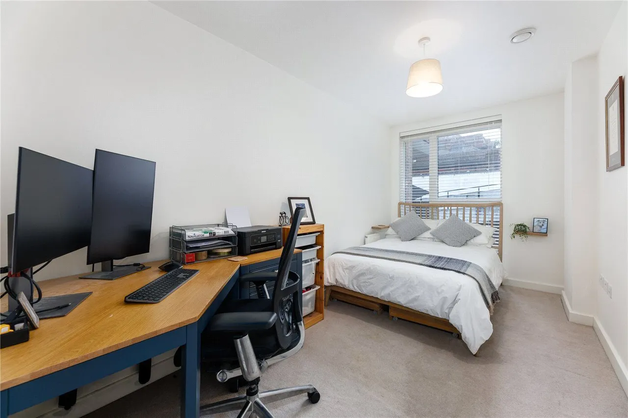 Roehampton Lane, London, SW15, photo 3