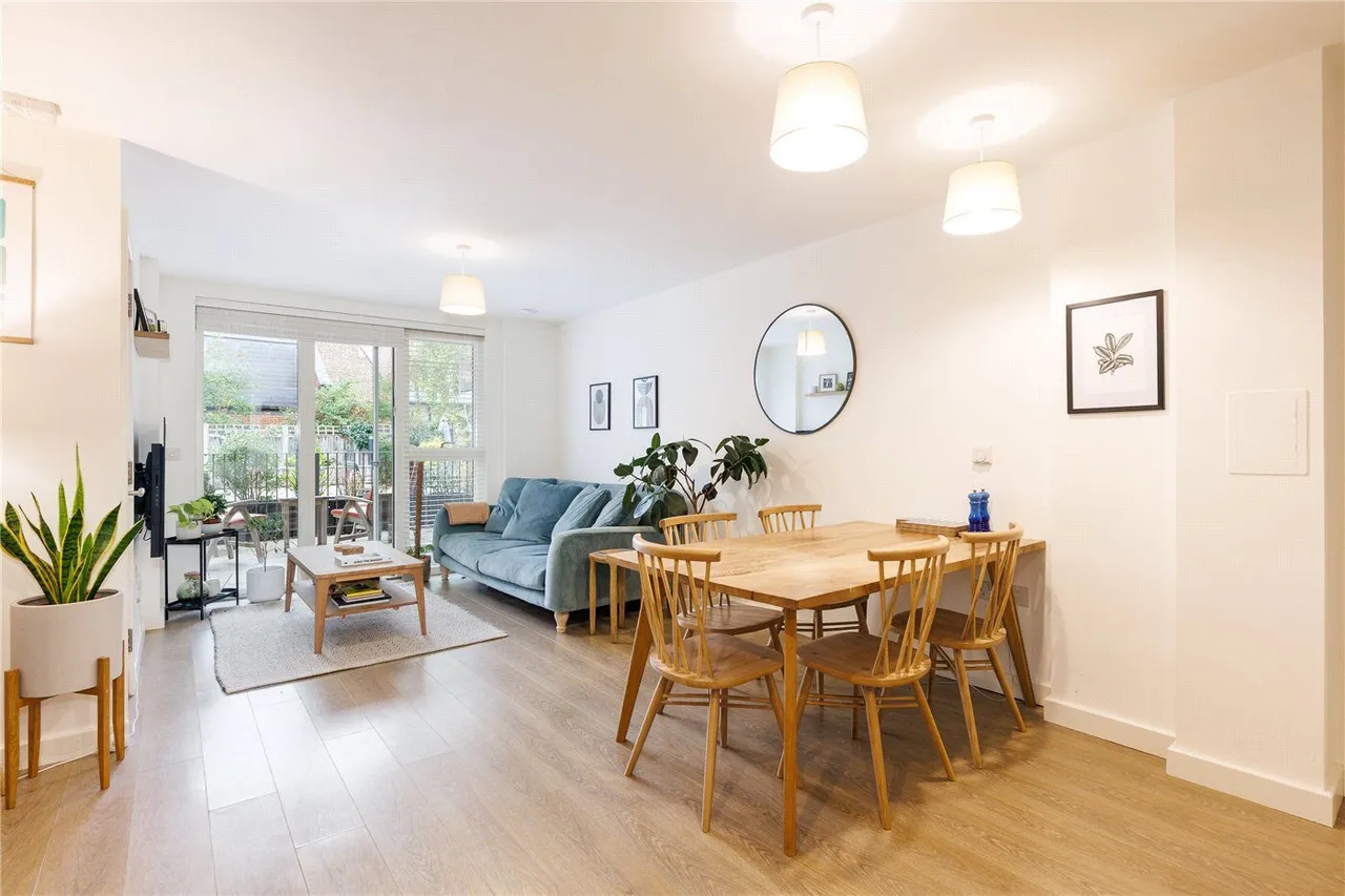 3 bed flat for sale, Roehampton Lane, London, SW15