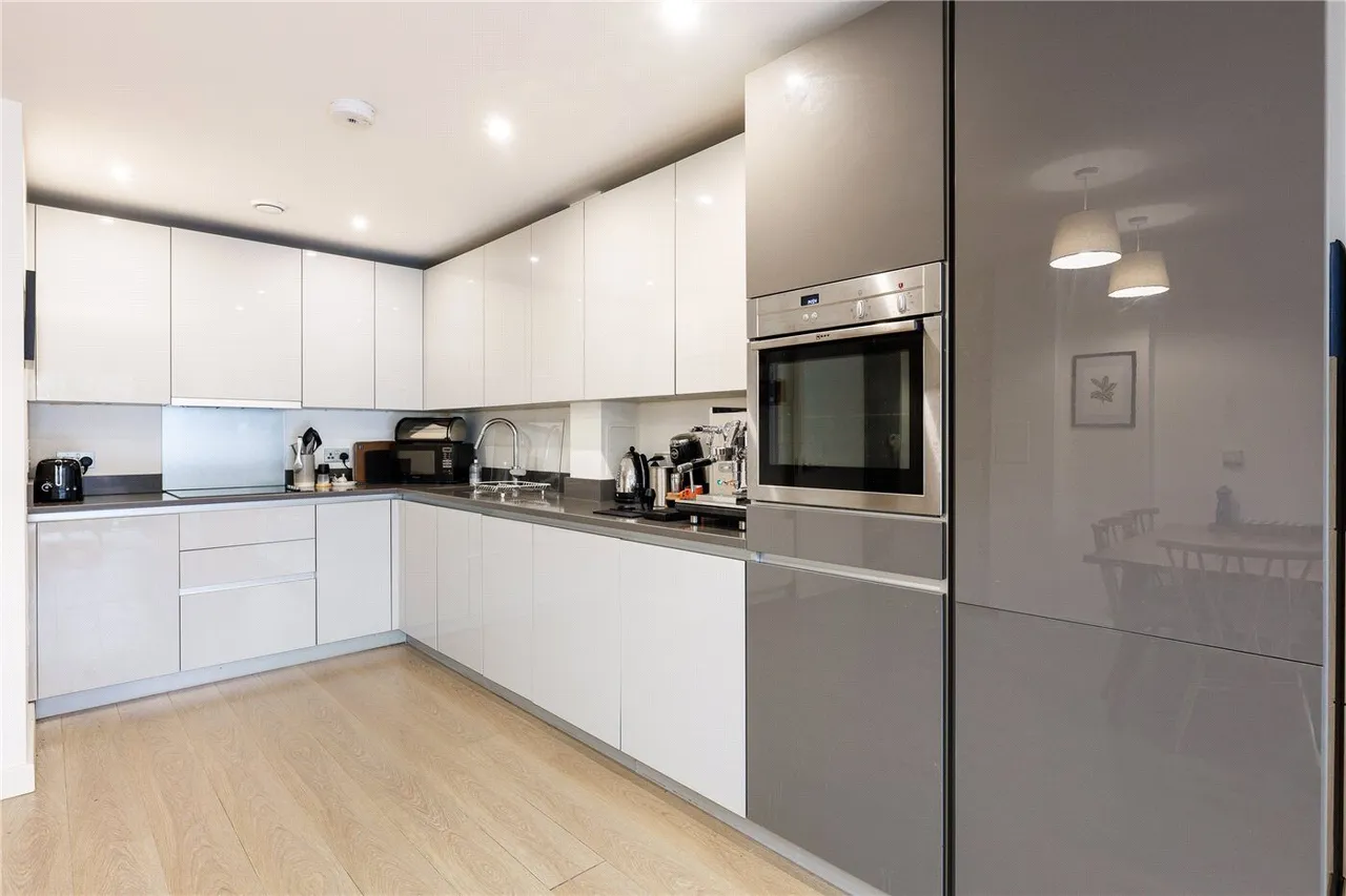 Roehampton Lane, London, SW15, photo 7