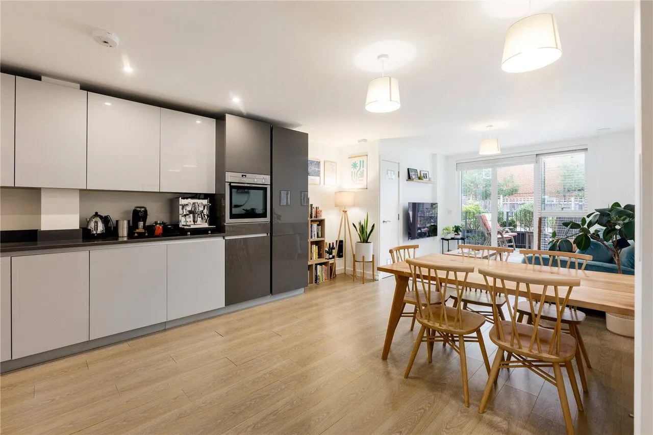 Roehampton Lane, London, SW15, photo 9