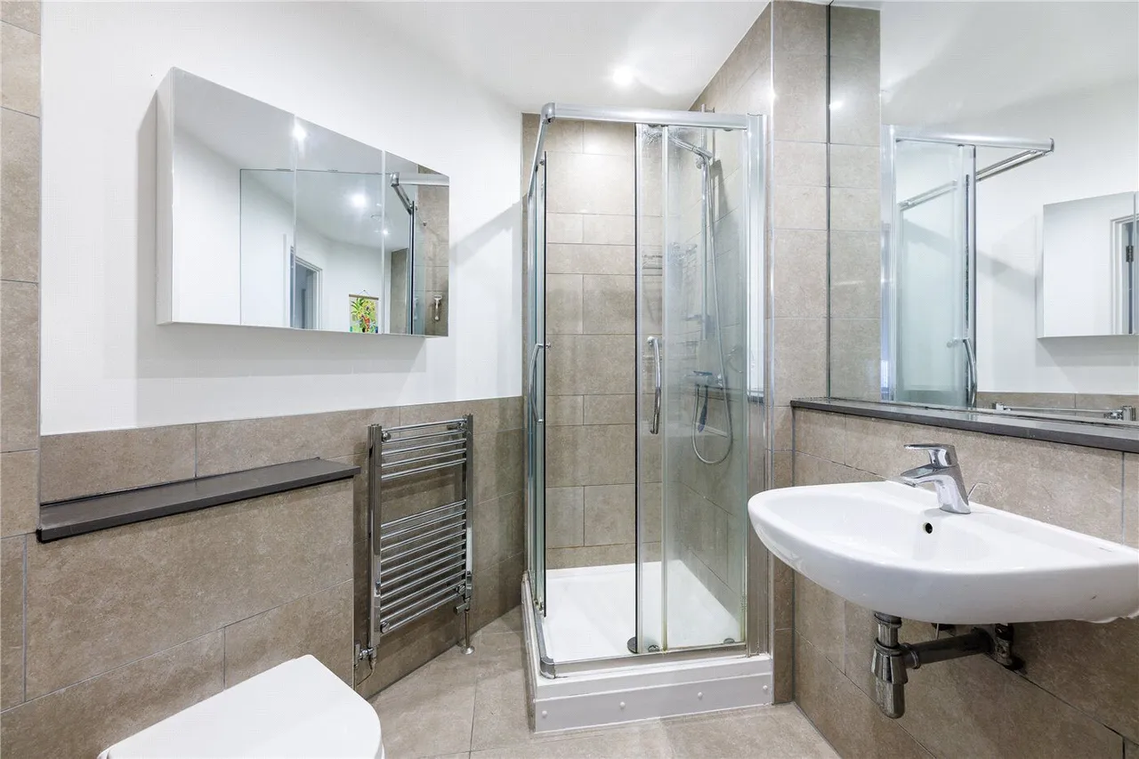 Roehampton Lane, London, SW15, photo 6
