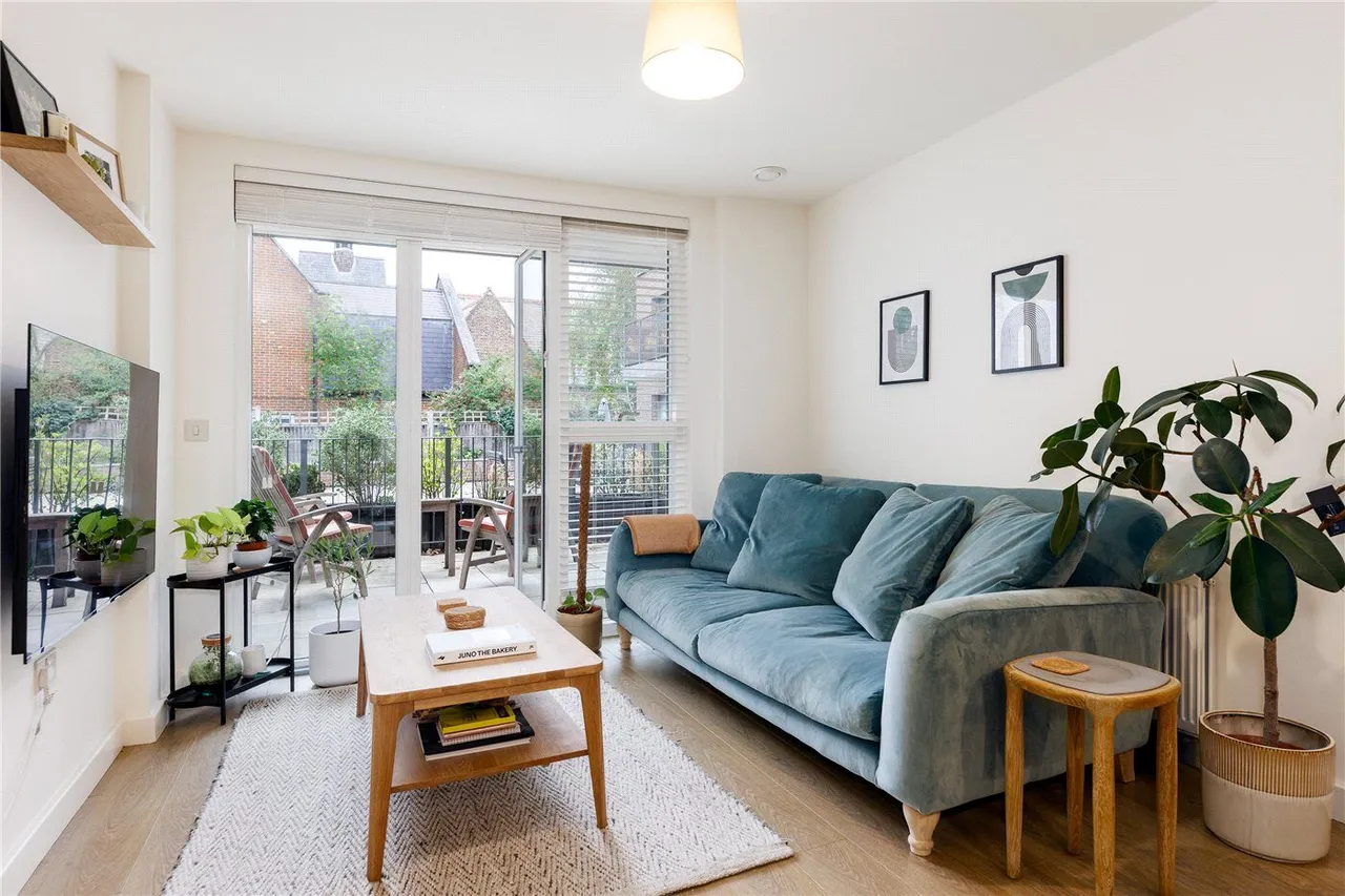 Roehampton Lane, London, SW15, photo 10