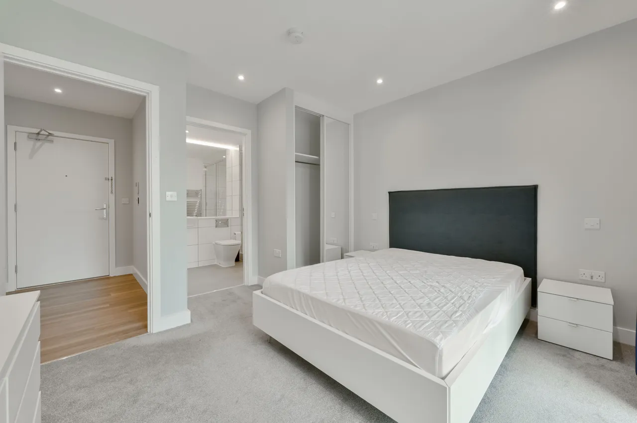 Showflat 4 (3 Bed), Momento Kew Bridge, Brentford, photo 12