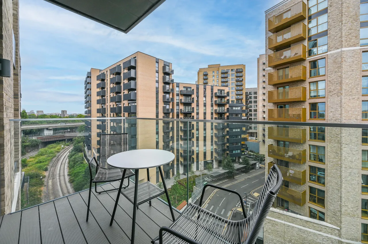Showflat 4 (3 Bed), Momento Kew Bridge, Brentford, photo 9