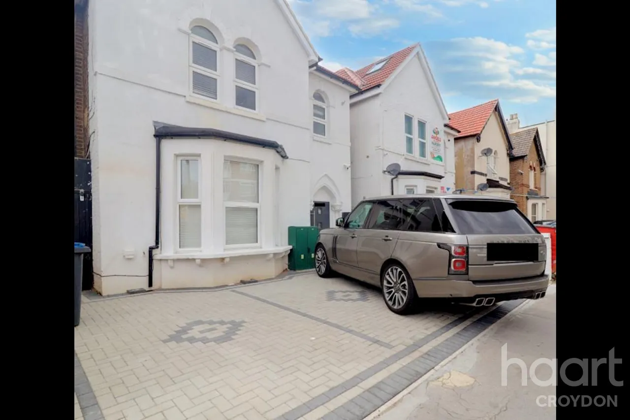 TFF Bensham Manor Road, CR7, photo 6