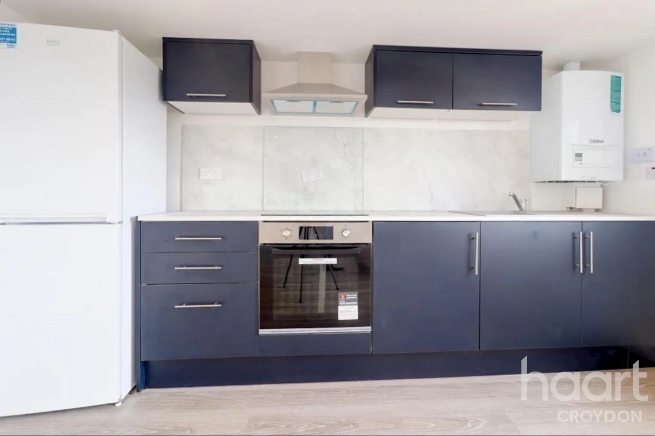 1 bed flat to rent, TFF Bensham Manor Road, CR7