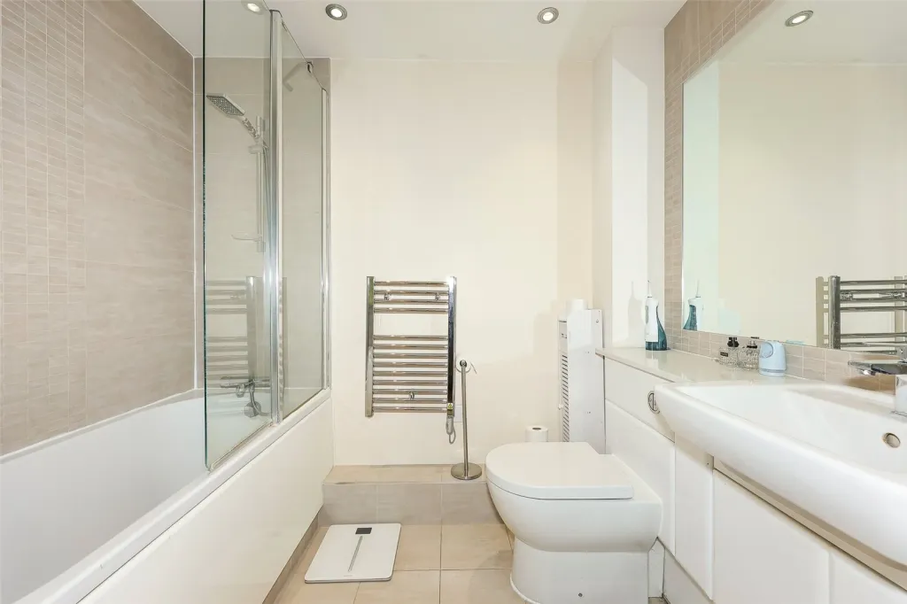 East Drive, Beaufort Park, NW9, photo 10