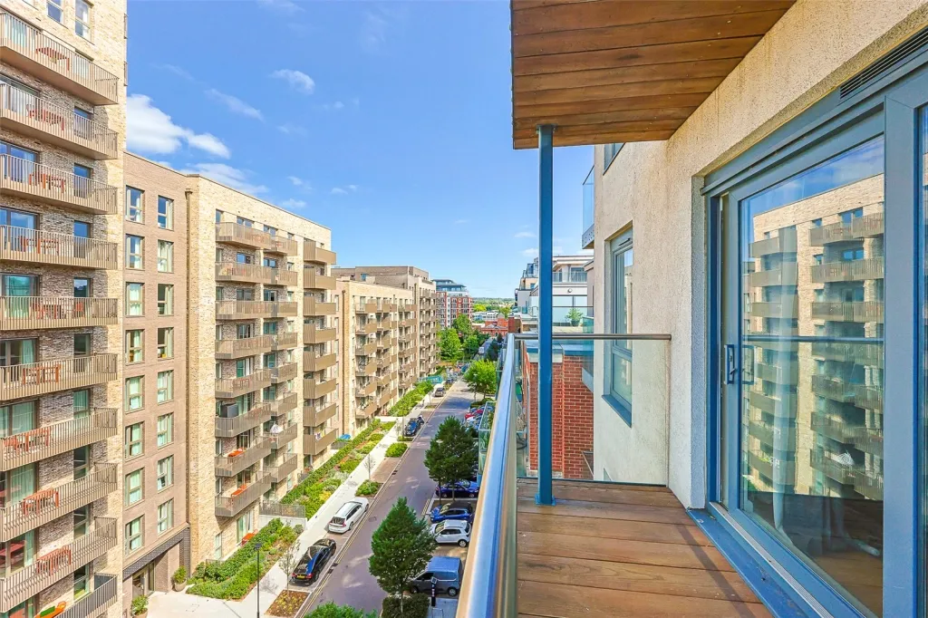 East Drive, Beaufort Park, NW9, photo 12