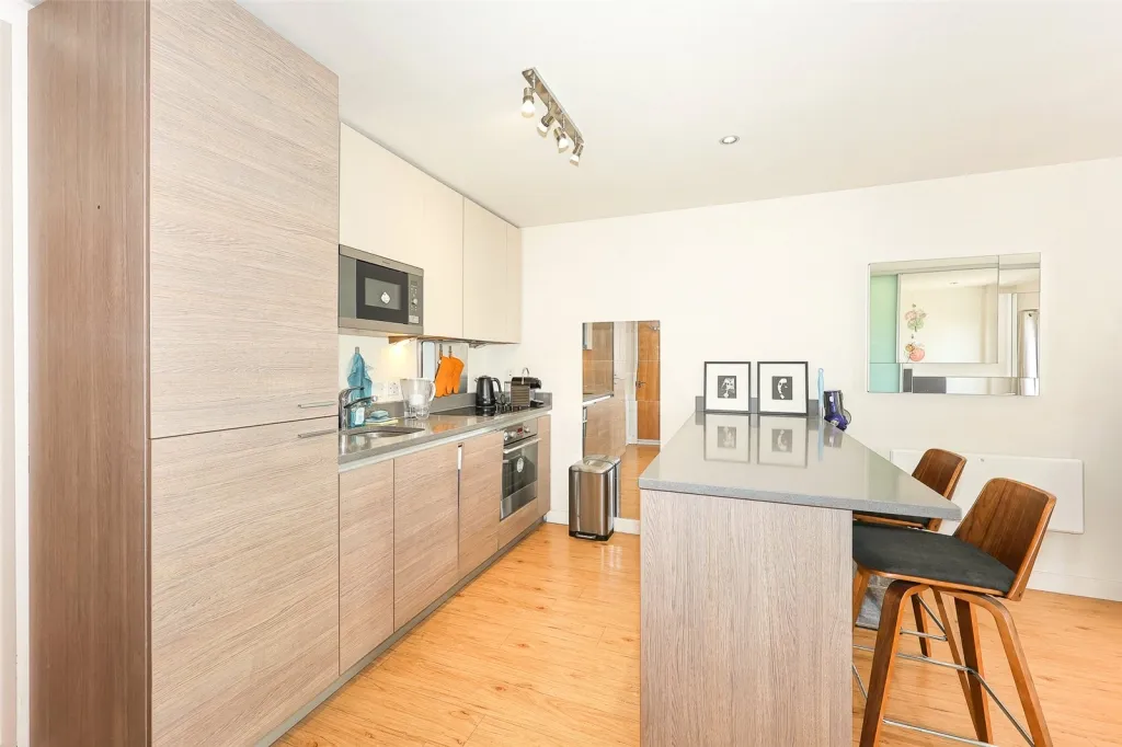 East Drive, Beaufort Park, NW9, photo 7