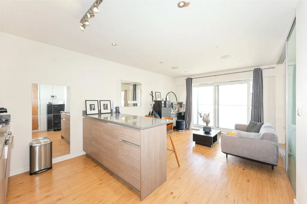 East Drive, Beaufort Park, NW9, photo 6