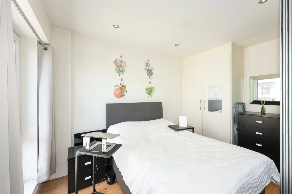 East Drive, Beaufort Park, NW9, photo 8