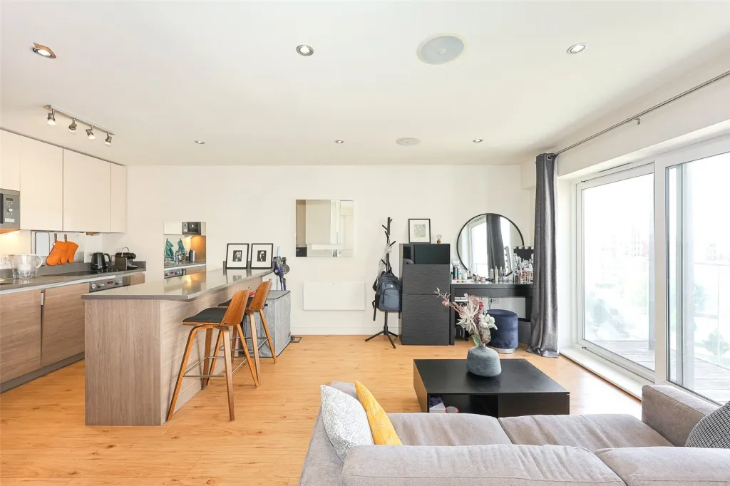 East Drive, Beaufort Park, NW9, photo 5