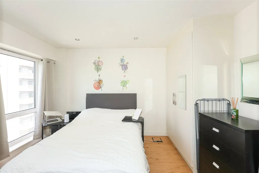 East Drive, Beaufort Park, NW9, photo 9