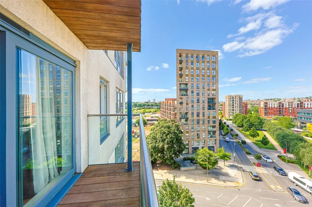 East Drive, Beaufort Park, NW9, photo 11